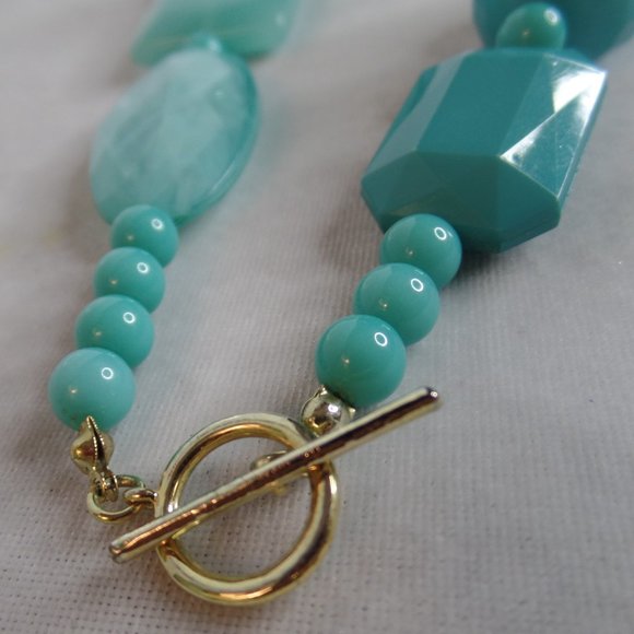 Chunky Turquoise Colored Lucite Necklace - Picture 7 of 12